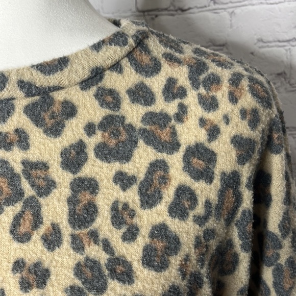 Gaze Leopard Print Super Soft Crop Sweater - Picture 2 of 8